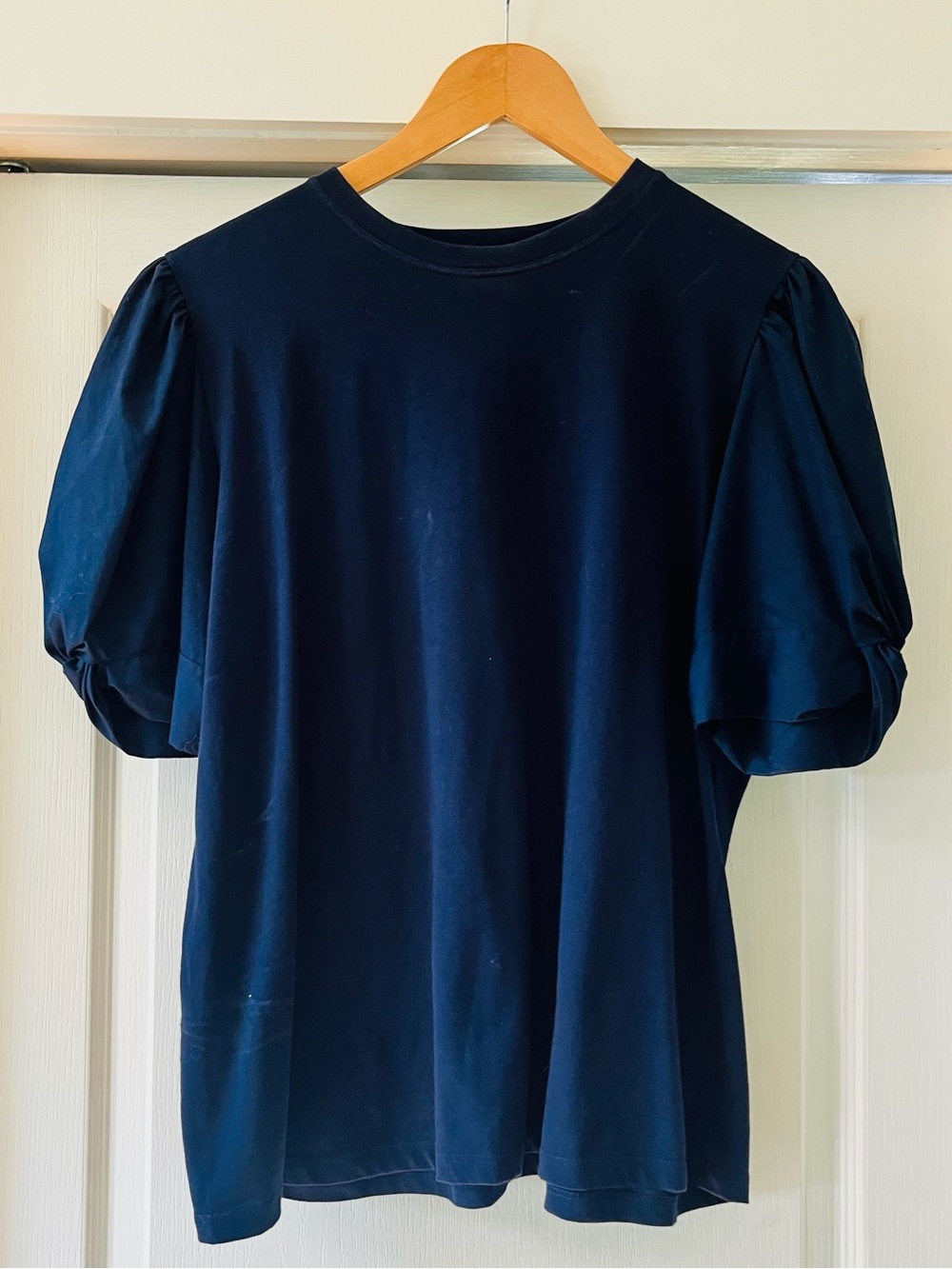 G. Label by goop Christopher Puff-Sleeve Poplin T- Shirt in Navy $275